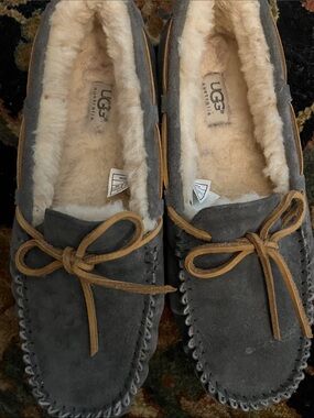 UGG Women’s Dakota Suede Moccasin Slippers with Cream Shearling on Pewter size 9